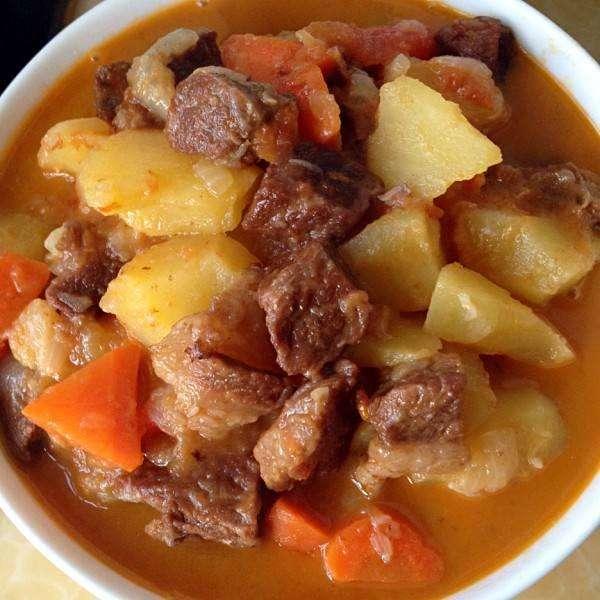 大学生做法：创新宠物护理服务，温暖毛孩生活